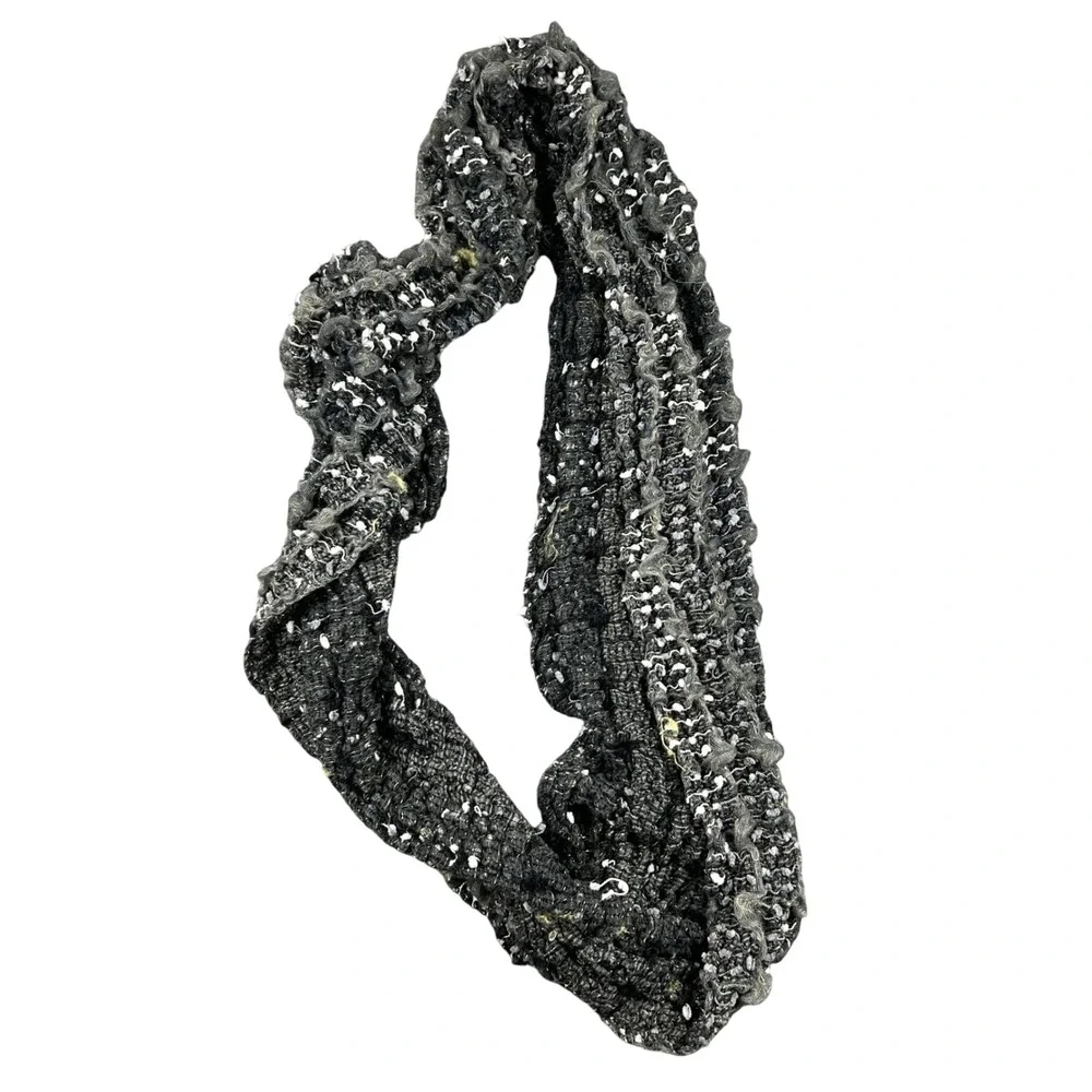 Simply Vera Vera Wang Infinity Scarf‎ Textured Metallic Yarn Black White Ruffled